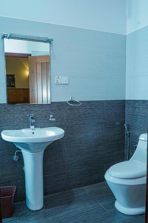 Blue Moon Residency Hotel Нувара Елия Екстериор снимка